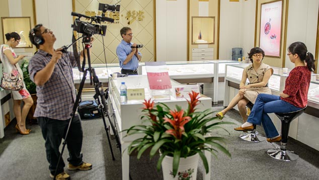 GIA 团队花了很长时间来记录中国的宝石和珠宝行业。 摄影：Eric Welch （埃里克·韦尔奇），© GIA