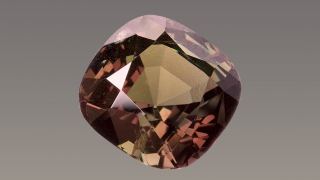 43カラットのアレキサンドライト