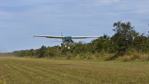 飞机在安纳西矿场附近着陆