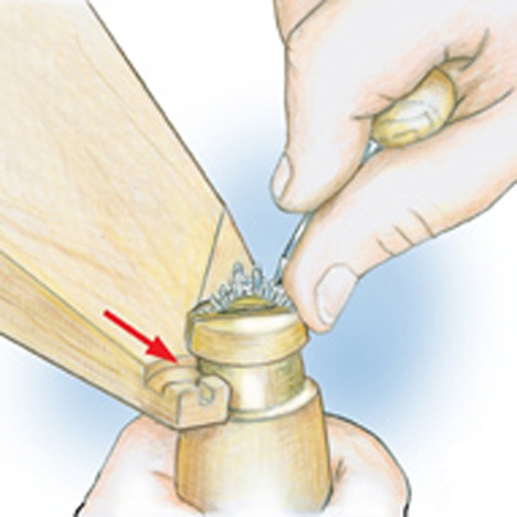 リングクランプの溝がベンチピンの所定の位置にロックされ、作業中の安全性と安定性が向上します。