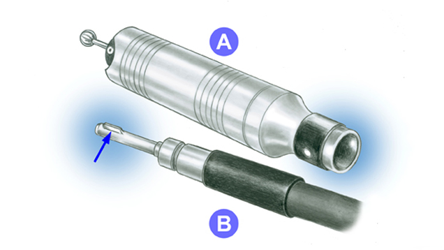 ハンドピースはフレックスシャフトの端部にフィットしますが、適切に位置合わせする必要があります。