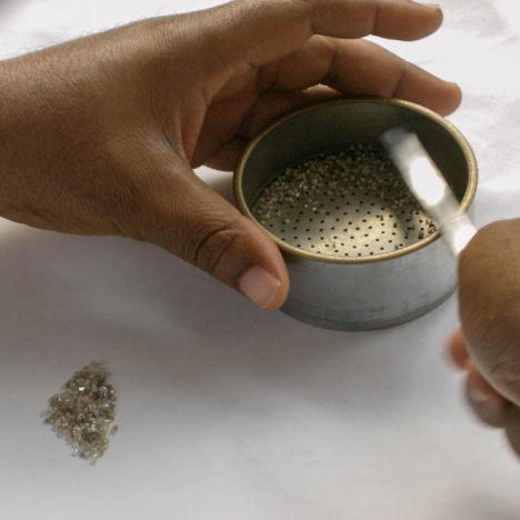 ガーナのダイヤモンド採掘