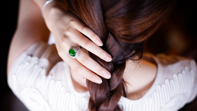 Miss Zhang uses a wide range of jadeite qualities, including fine green material, in her jewelry creations. – Kaka Zhang