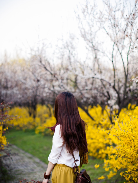 Miss Zhang is a rare combination: A passionate, inspired artist and an astute business woman. – Kaka Zhang