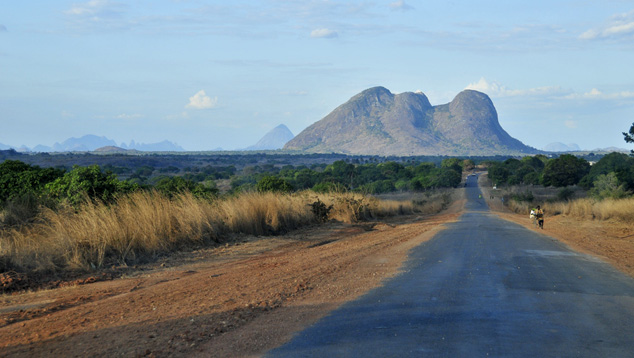 タンザナイトの唯一の商業的なソースは、タンザニアのメレラニ丘陵です。