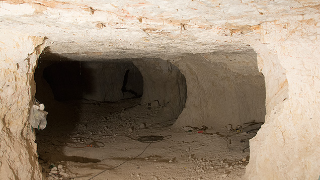 蛋白石矿井开挖