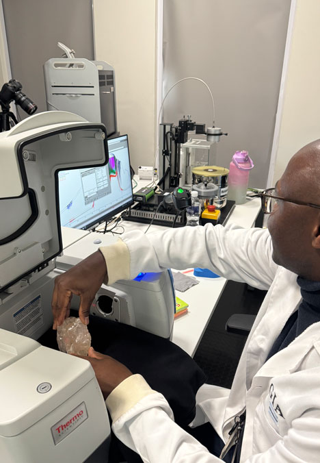 Scientists at GIA’s Botswana laboratory examine the Motswedi diamond