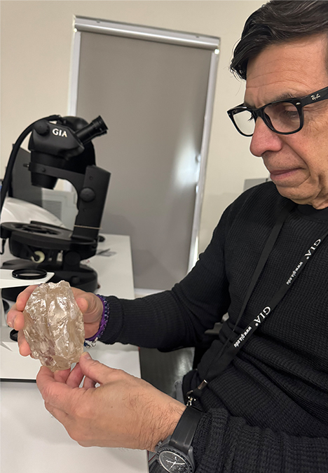 Motswedi Diamond under UV light 