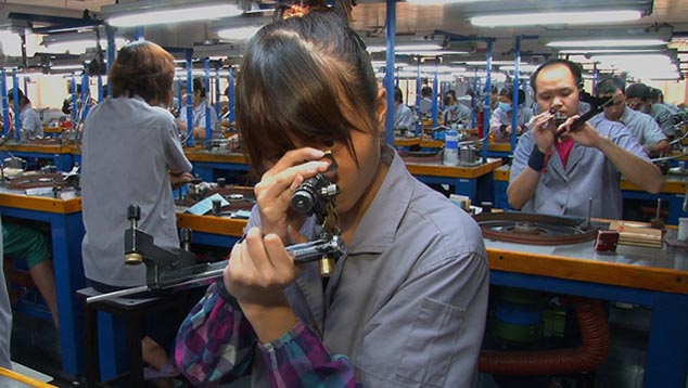 Chow Tai Fook（周大福）は、垂直的に統合された生産から小売の宝石までの会社です。 そのバリューチェーンには、最先端のダイヤモンドカットが含まれています。