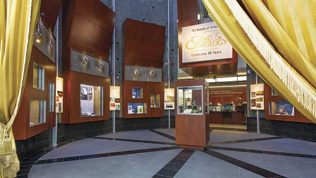 展览位置在 GIA 图书馆的入口处