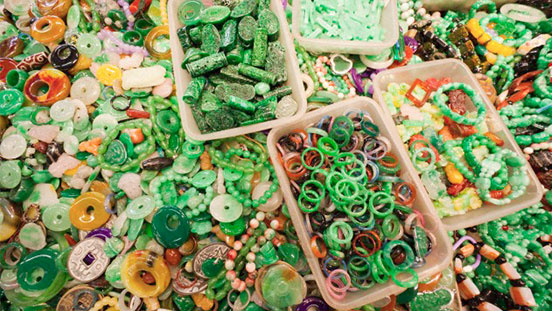 香港のジェード市場には世界中から宝飾品愛好家が集まります。 あなたが香港のGIAキャンパスで勉強すると、いつもそこを訪問できます。