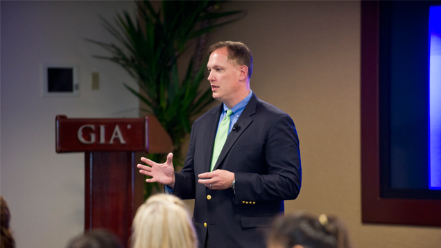 GIA 向犯罪调查员展示宝石世界