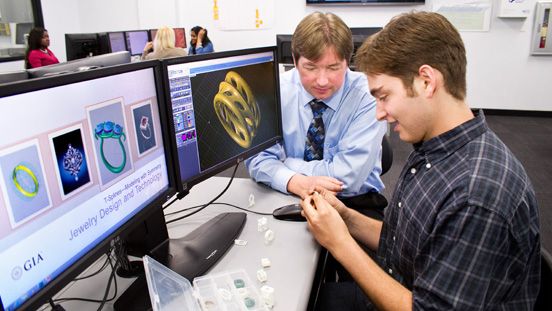 学习 ZBrush 等有机曲面建模软件，创造雕刻作品 — 像这个由 Devon Chalmers（德文·查尔莫斯）设计的作品，灵感来自于新艺术时期。