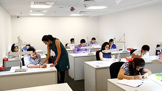 講師はすべての学生に関心を寄せています。