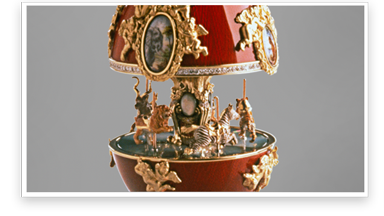 赤いエナメルのエッグ