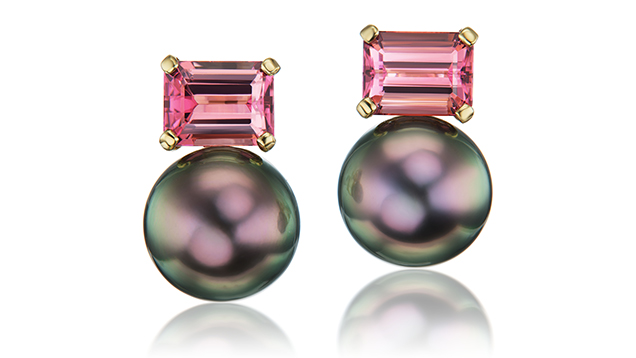 Peacock Tahitian pearls with green body color and pink overtone 